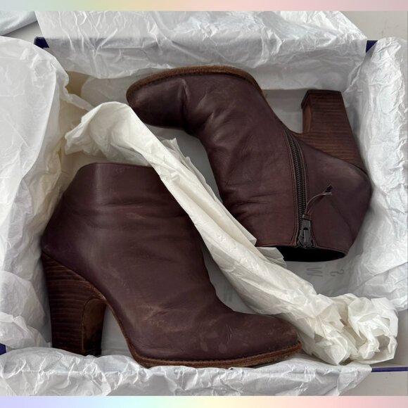 Stuart Weitzman “Demigran” Espresso Leather Booties – Size 7 - Picture 1 of 12